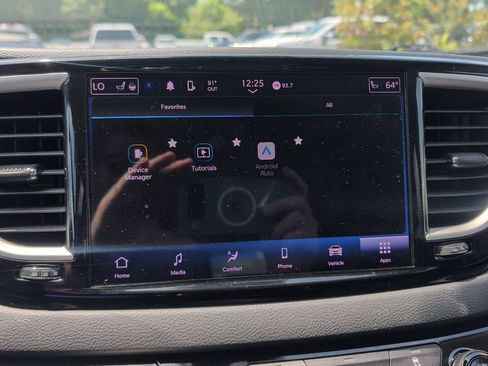 Used 2022 Chrysler Pacifica Touring-L FWD image 14