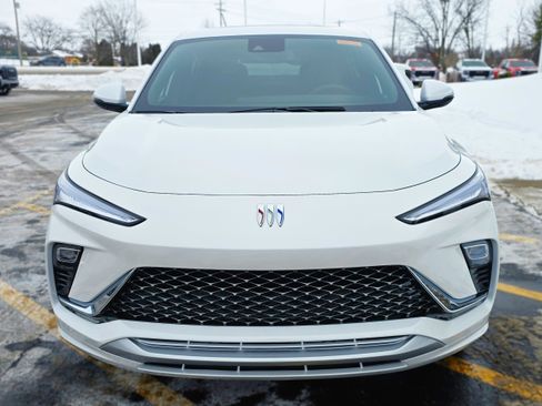 New 2026 Buick Envista Avenir image 2