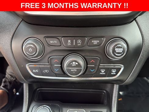 Used 2019 Jeep Cherokee Limited AWD/4WD image 19