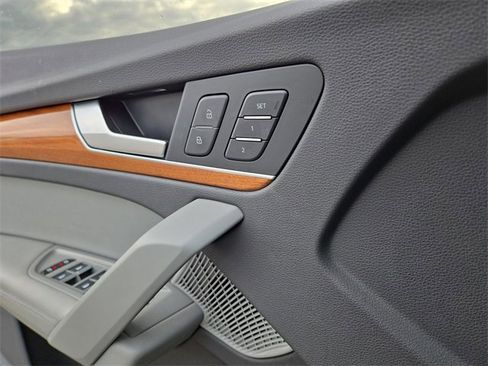 Used 2023 Audi Q5 2.0T Premium Plus image 24