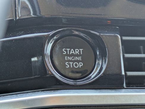 Certified 2025 Nissan Pathfinder SV image 35