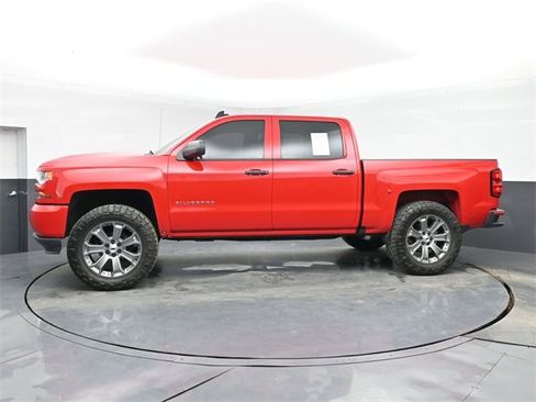 Used 2018 Chevrolet Silverado 1500 Custom w/ Custom Value Package image 6