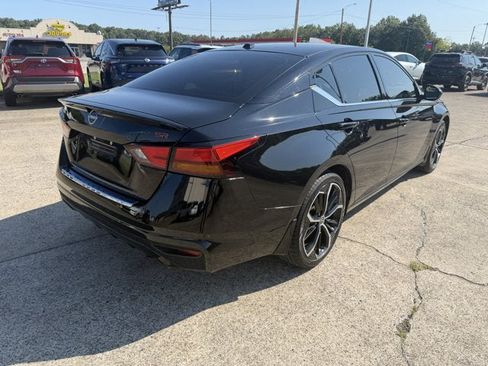 Used 2023 Nissan Altima 2.5 SR w/ SR Premium Package FWD image 9