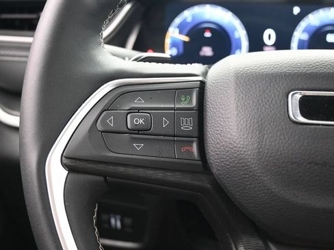 Used 2025 Jeep Grand Cherokee Altitude RWD image 43
