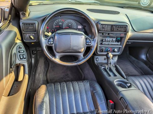 Used 2000 Chevrolet Camaro Z28 w/ SS Performance/Appearance Pkg RWD image 13