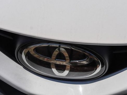 Used 2023 Toyota Camry SE FWD image 5