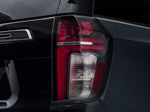 Used 2022 Chevrolet Suburban Premier w/ Premium Package AWD/4WD image 13