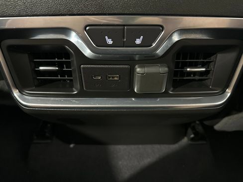 Used 2021 Chevrolet Silverado 3500 High Country image 38