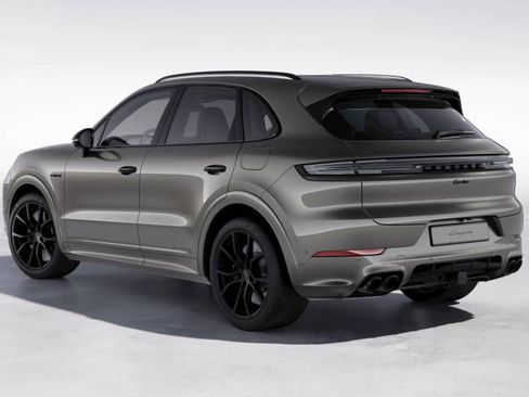 Certified 2025 Porsche Cayenne Turbo image 3
