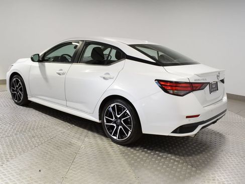 Used 2024 Nissan Sentra SR FWD image 11