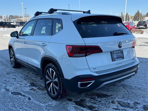 Certified 2022 Volkswagen Taos SE image 6