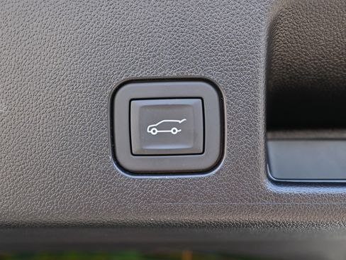 Used 2025 Chevrolet Equinox EV LT w/ Convenience Package image 19