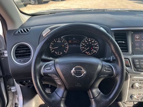 Used 2020 Nissan Pathfinder SL FWD image 20