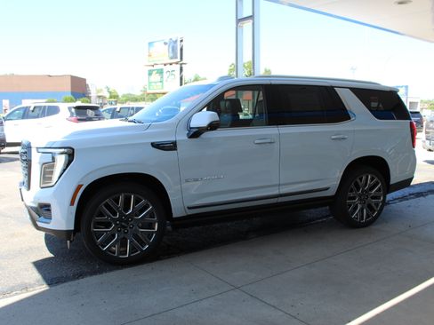 New 2026 GMC Yukon Denali Ultimate AWD/4WD image 9