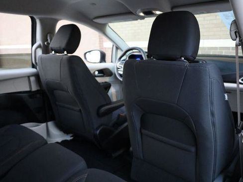 Used 2017 Chrysler Pacifica LX w/ Tire & Wheel Group FWD image 21