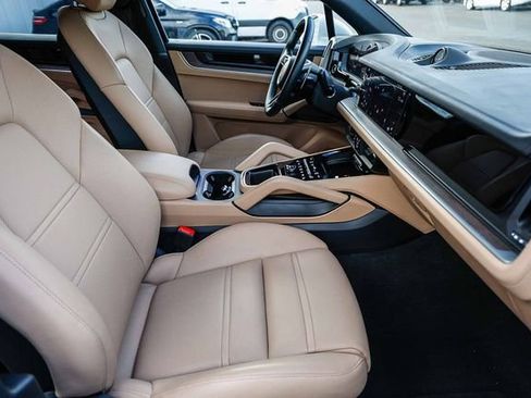 Used 2024 Porsche Cayenne image 17