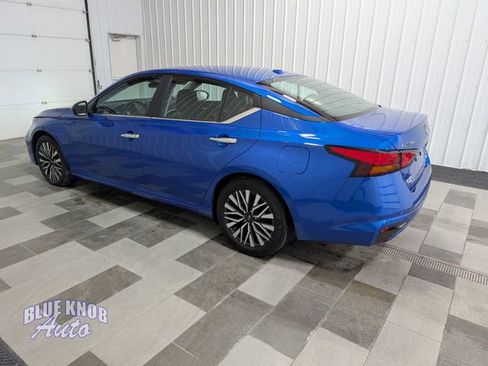 Used 2025 Nissan Altima 2.5 SV FWD image 2