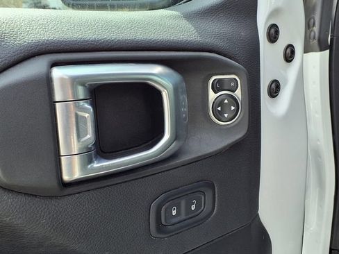 Used 2024 Jeep Gladiator Mojave AWD/4WD image 4
