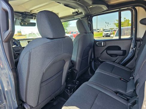 New 2025 Jeep Gladiator Willys image 31