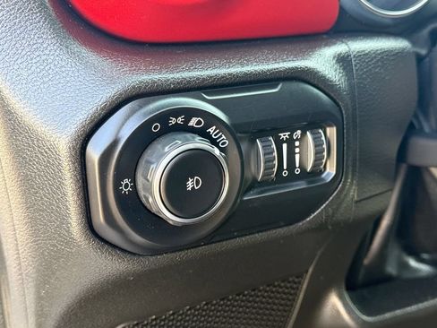 Used 2022 Jeep Wrangler Unlimited Rubicon w/ LED Lighting Group AWD/4WD image 13