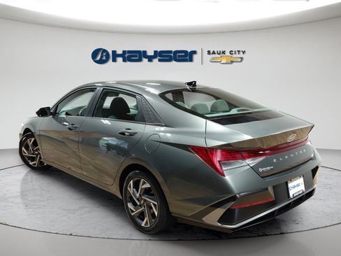 Used 2025 Hyundai Elantra SEL FWD image 5