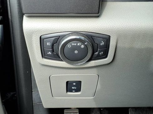 Used 2015 Ford F150 XLT w/ Equipment Group 302A Luxury AWD/4WD image 18