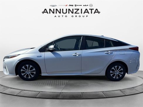 Used 2022 Toyota Prius Prime LE image 2