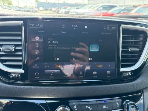 Used 2026 Chrysler Pacifica Select FWD image 15