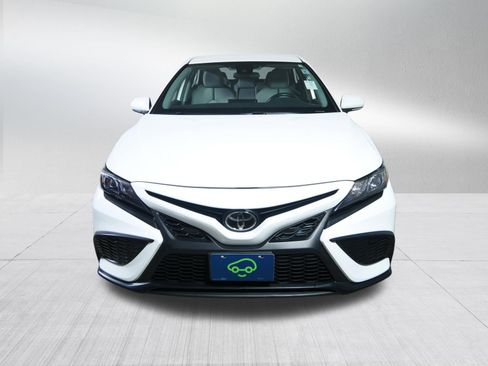 Used 2024 Toyota Camry SE FWD image 2