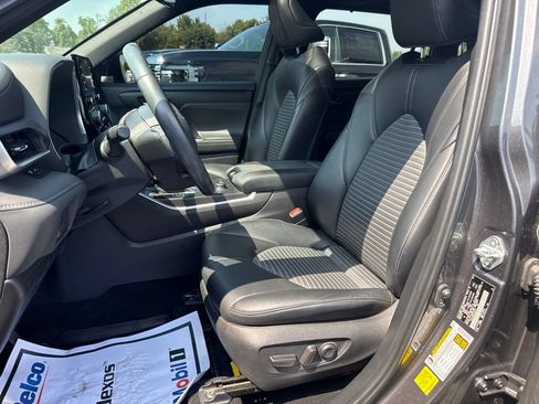 Used 2022 Toyota Highlander XSE AWD/4WD image 21