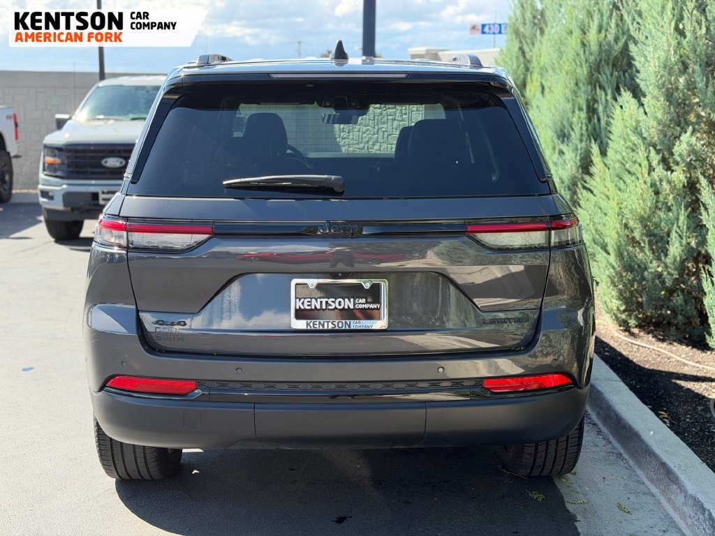 Used 2025 Jeep Grand Cherokee Limited w/ Black Appearance Package AWD/4WD image 6