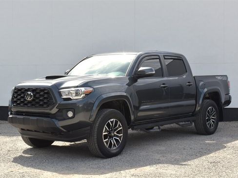 Used 2022 Toyota Tacoma TRD Sport w/ Black Out Package (TMS) AWD/4WD image 8