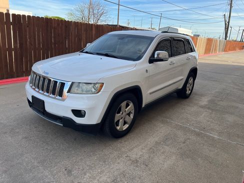 Used 2013 Jeep Grand Cherokee Overland w/ Advance Technology Group AWD/4WD image 3