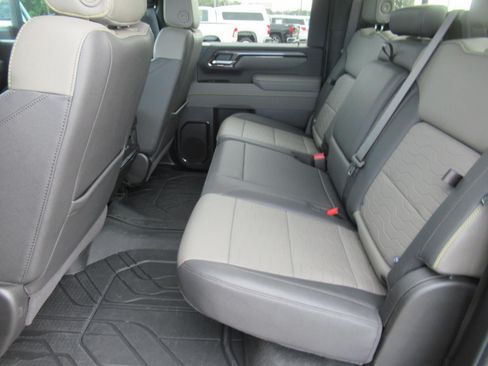 Used 2025 Chevrolet Silverado 2500 ZR2 w/ Technology Package AWD/4WD image 39