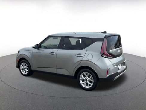 Used 2025 Kia Soul LX w/ LX Technology Package FWD image 10