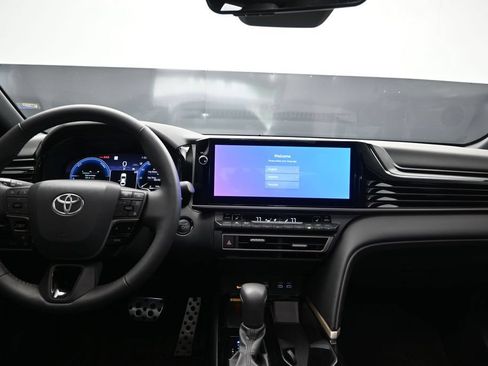 Used 2025 Toyota Camry XSE FWD image 19