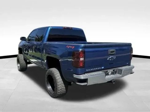 Used 2018 Chevrolet Silverado 1500 LT w/ LT Eassist Package AWD/4WD image 4