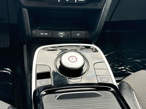 Used 2019 Kia Niro EX image 21