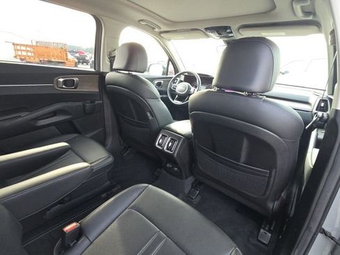 Used 2022 Kia Sorento EX w/ Panoramic Sunroof Package image 17
