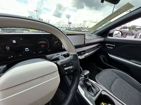 Used 2025 Kia K4 GT-Line w/ GT-Line Sunroof Package FWD image 12