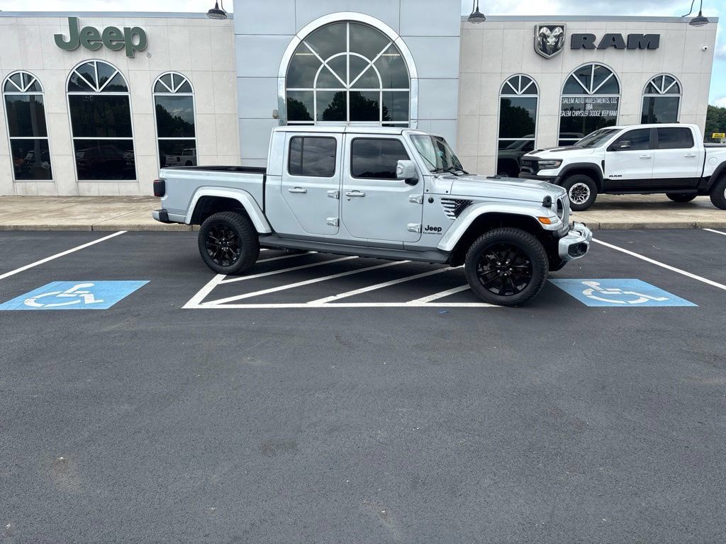 Used 2022 Jeep Gladiator Overland AWD/4WD image 2