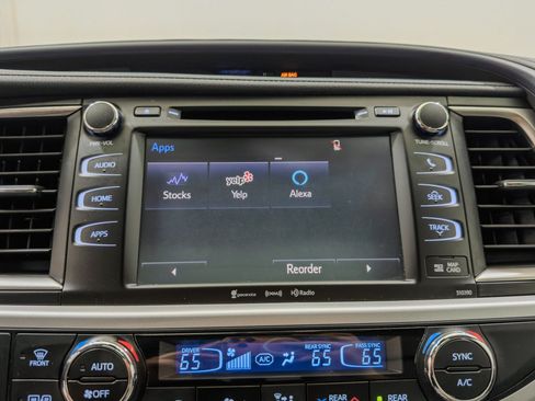 Used 2019 Toyota Highlander XLE AWD/4WD image 47