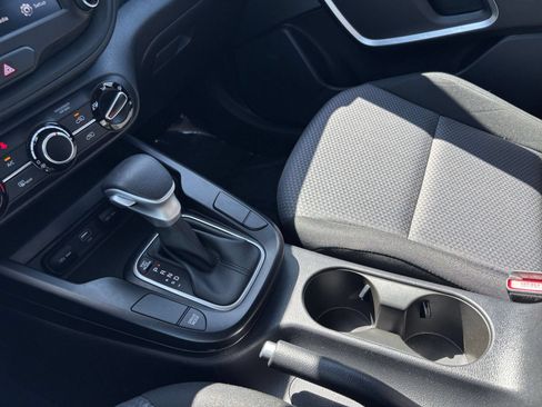 Used 2025 Kia Soul LX w/ LX Technology Package FWD image 40