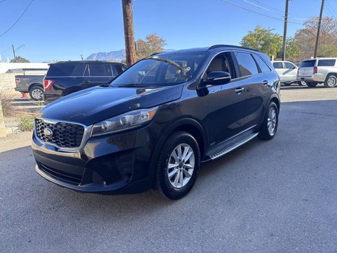 Used 2019 Kia Sorento LX w/ LX Convenience Package image 4