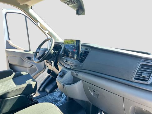 Used 2023 Ford E-Transit Medium Roof RWD image 28