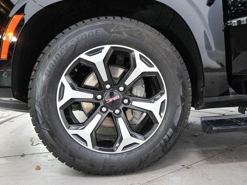 Used 2025 GMC Yukon AT4 Ultimate AWD/4WD image 33