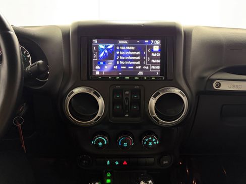 Used 2014 Jeep Wrangler Unlimited Sahara image 10