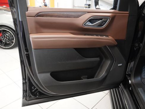 Used 2022 Chevrolet Tahoe High Country w/ Premium Package AWD/4WD image 6