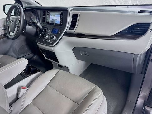 Used 2020 Toyota Sienna XLE Premium image 27