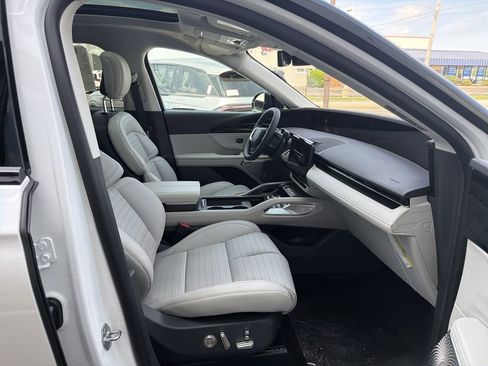 New 2026 Lincoln Nautilus Reserve image 7